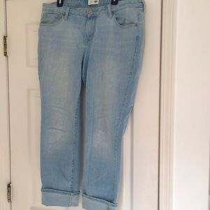 Old Navy light wash denim cuff Capri
